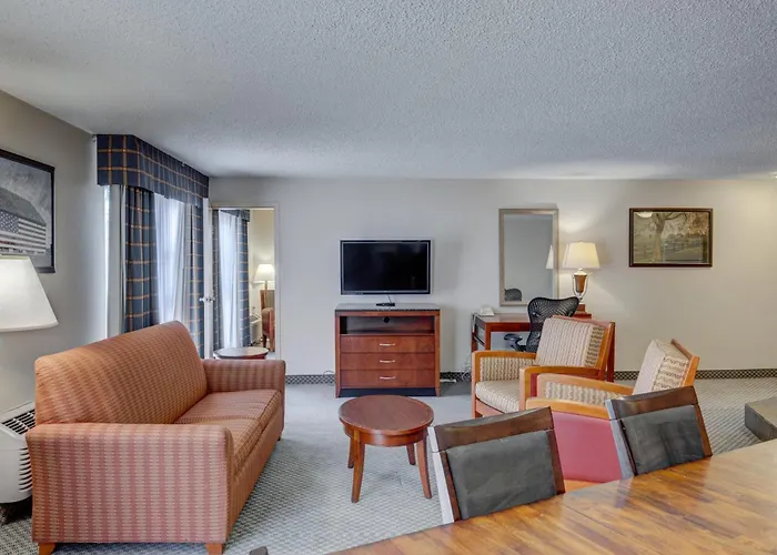 Riverside & Conference Center Hotel 2*