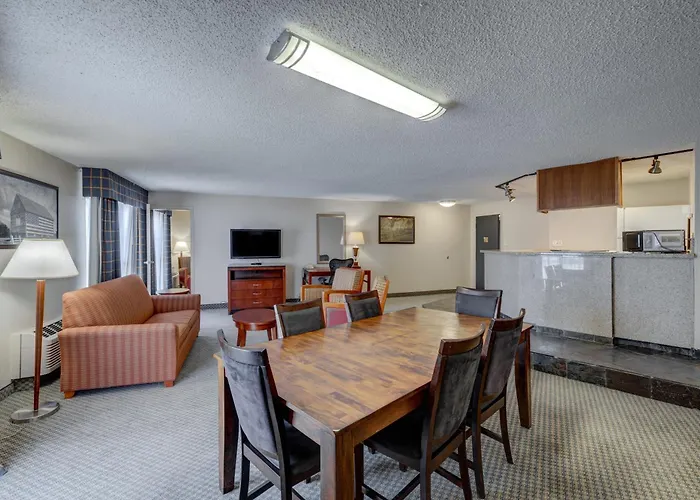 Hotel Riverside & Conference Center 2*
