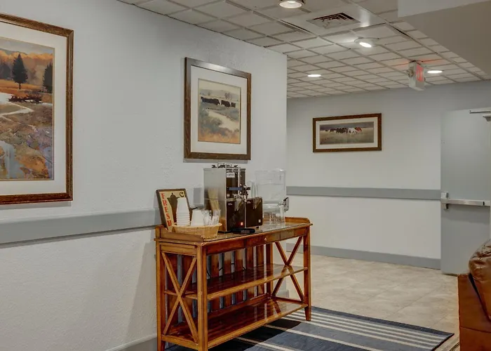 Riverside & Conference Center Hotel 2*