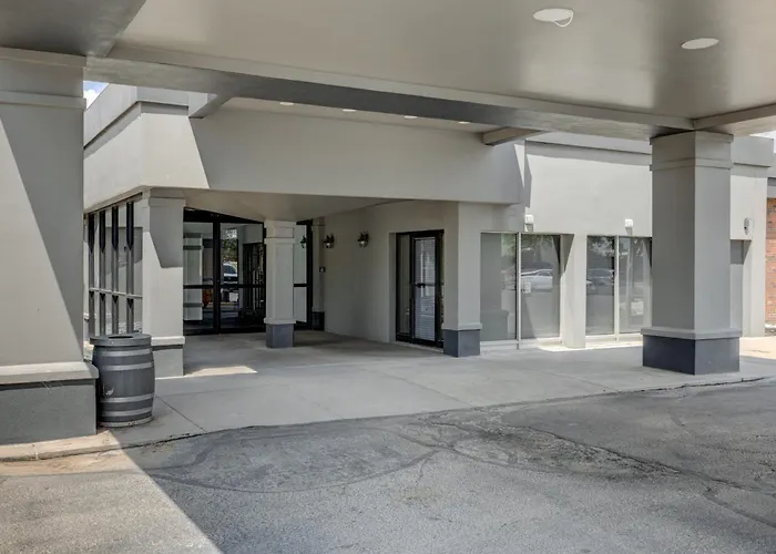 Hotel Riverside & Conference Center 2*