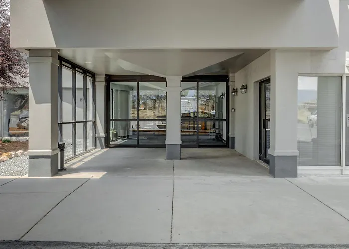 Riverside & Conference Center 2*