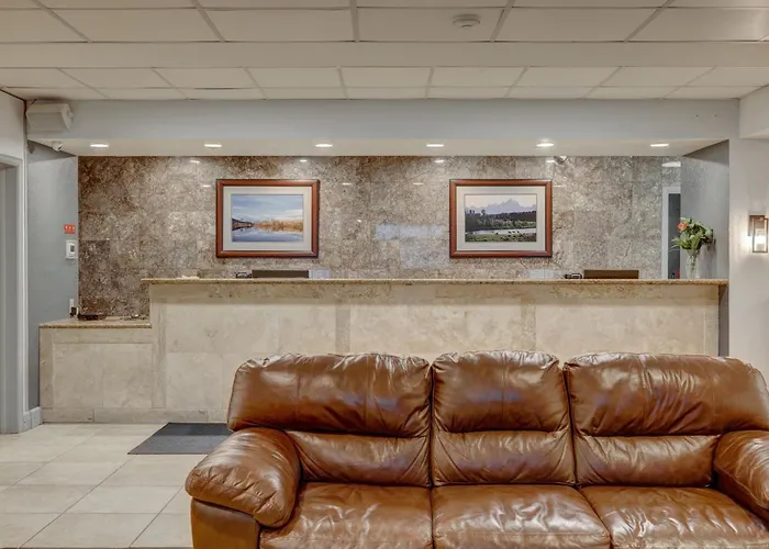 Hotel Riverside & Conference Center